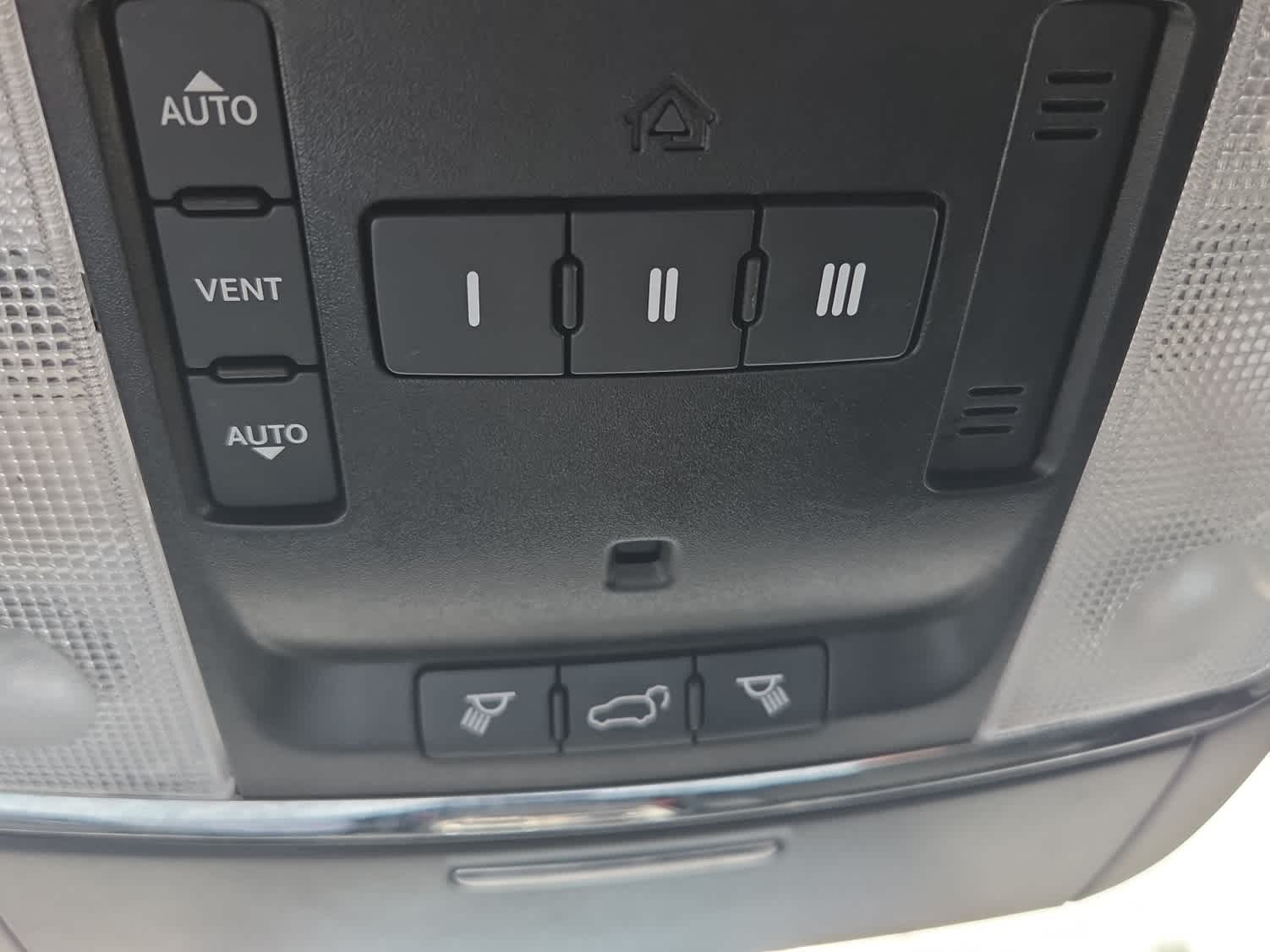 2020 Jeep Grand Cherokee Altitude - Photo 20