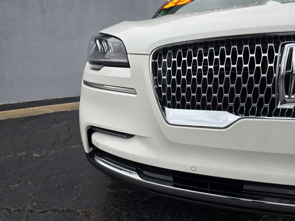 2023 Lincoln Aviator Standard photo 2
