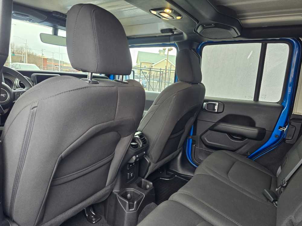 2023 Jeep Wrangler 4-Door Sahara - Photo 30