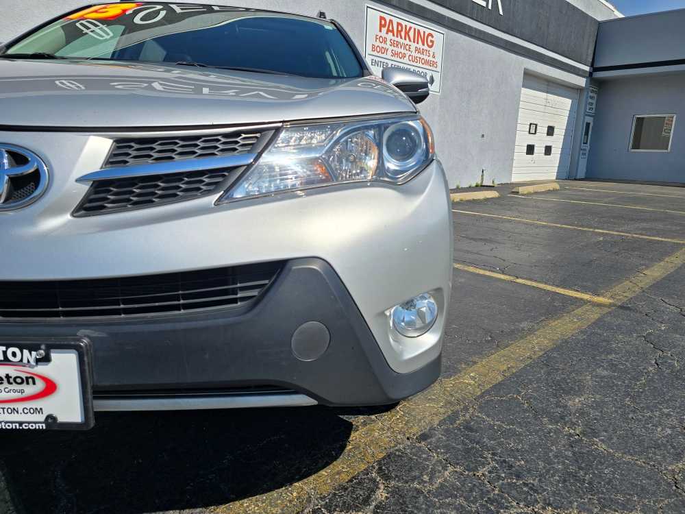 2013 Toyota RAV4 photo 3