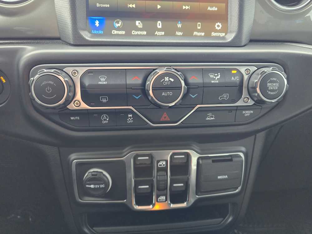 2023 Jeep Wrangler 4-Door Sahara - Photo 18