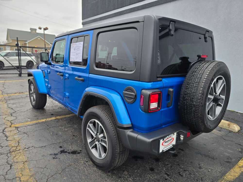 2023 Jeep Wrangler 4-Door Sahara - Photo 11