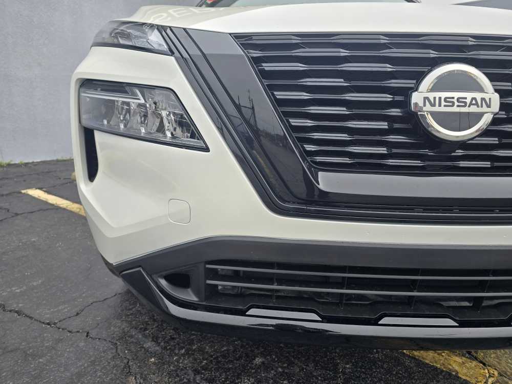 2023 Nissan Rogue SV photo 3