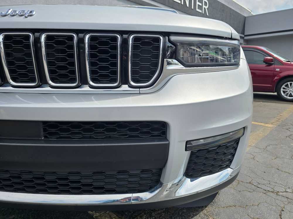 2022 Jeep Grand Cherokee Limited photo 3