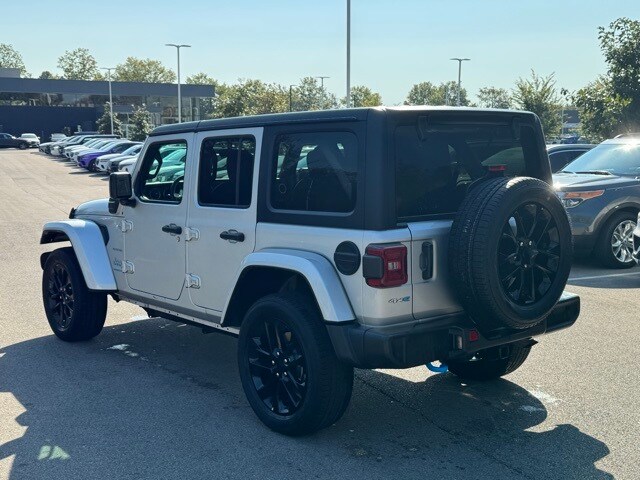 2023 Jeep Wrangler 4xe Sahara photo 3