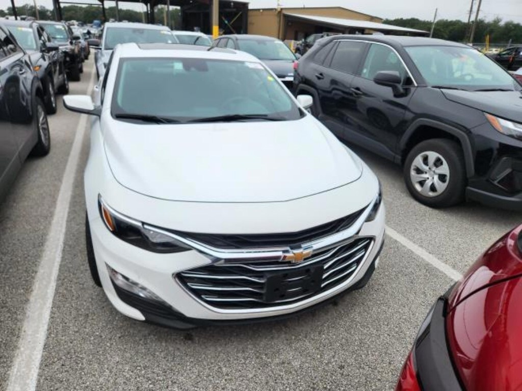 2024 Chevrolet Malibu 1LT photo 2