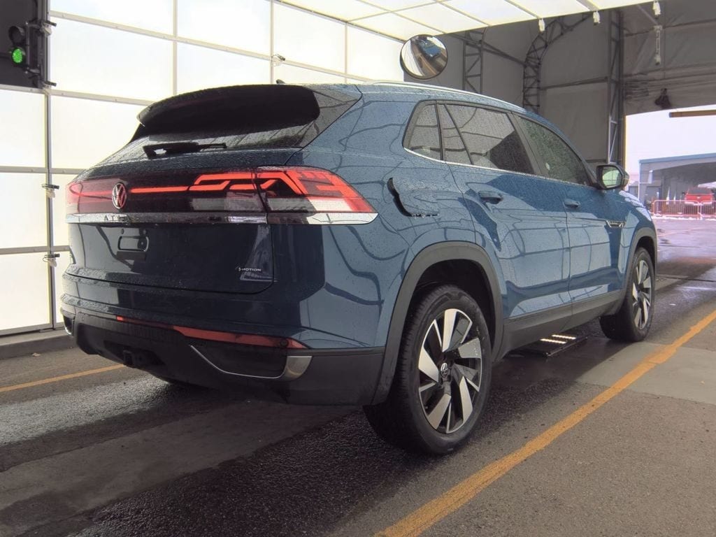 Used 2025 Volkswagen Atlas Cross Sport 2.0T SE w/Technology SUV