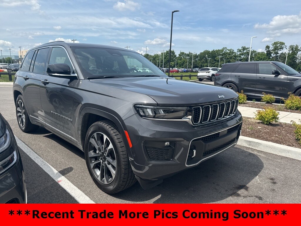 2022 Jeep Grand Cherokee Overland photo 2