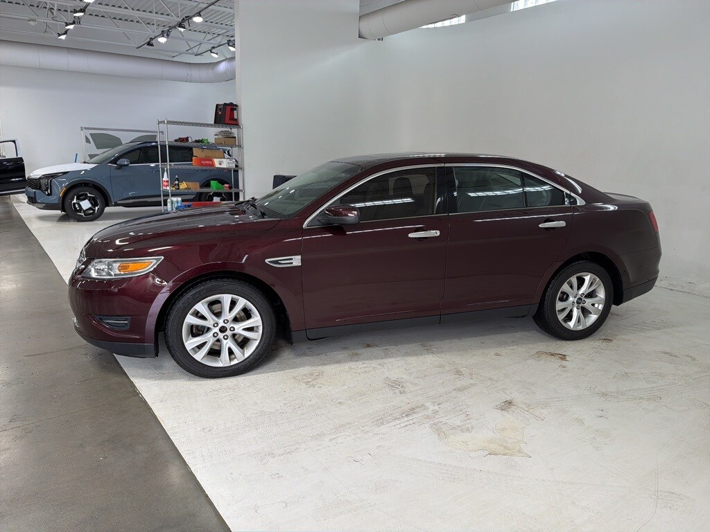 Used 2011 Ford Taurus SEL Sedan