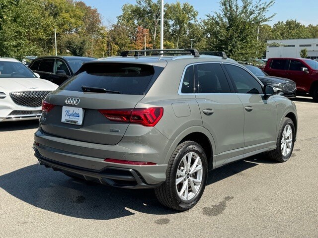 2022 Audi Q3 45 TFSI S line Premium photo 2