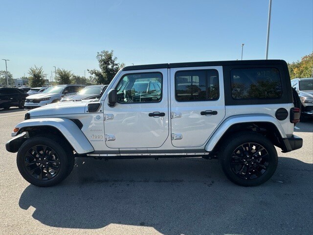2023 Jeep Wrangler 4xe Sahara photo 2