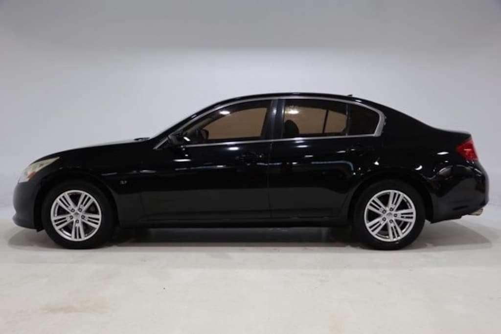 Used 2015 INFINITI Q40 3.7 Sedan