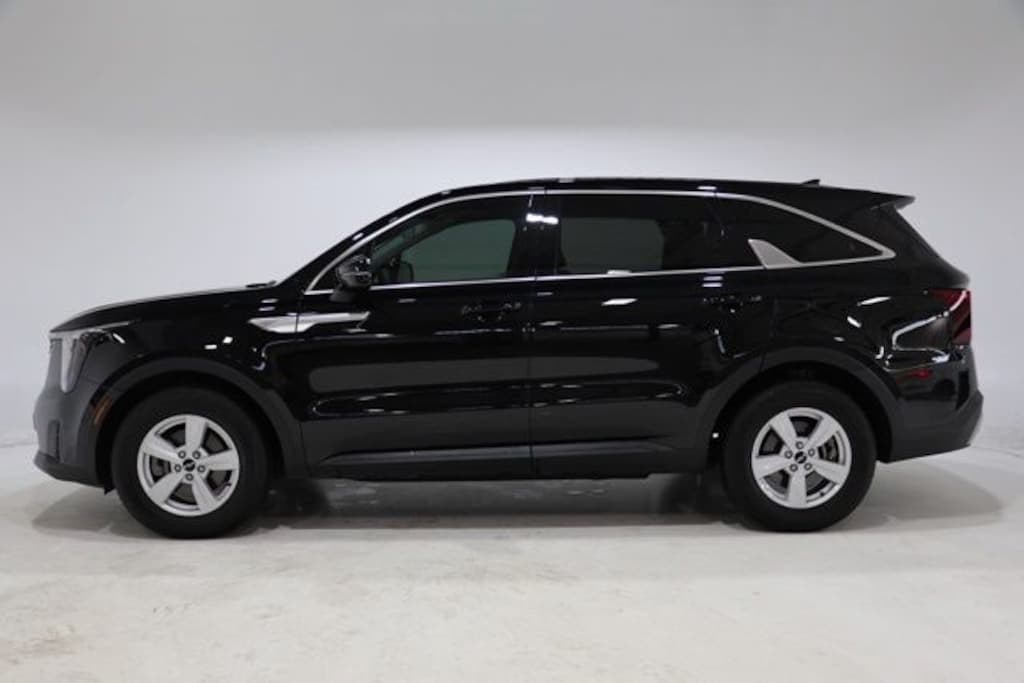 Used 2025 Kia Sorento LX SUV