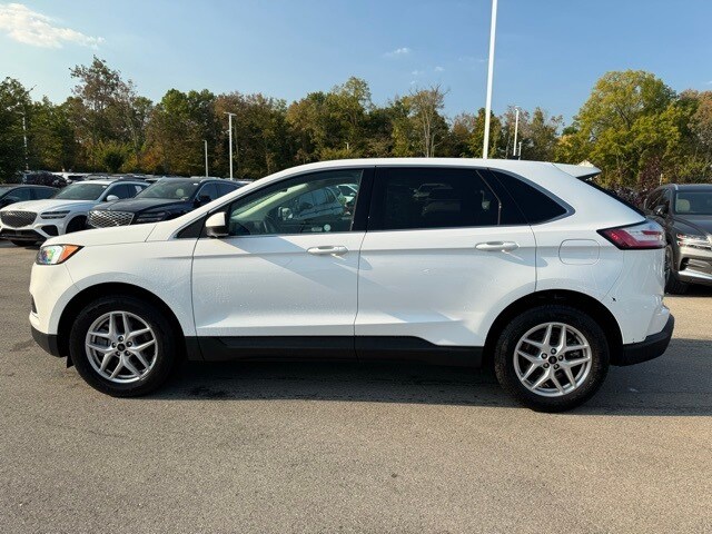 2024 Ford Edge SEL photo 2