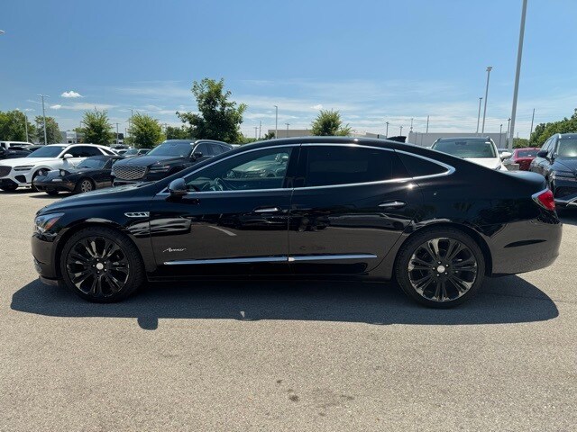 2018 Buick LaCrosse Avenir photo 2