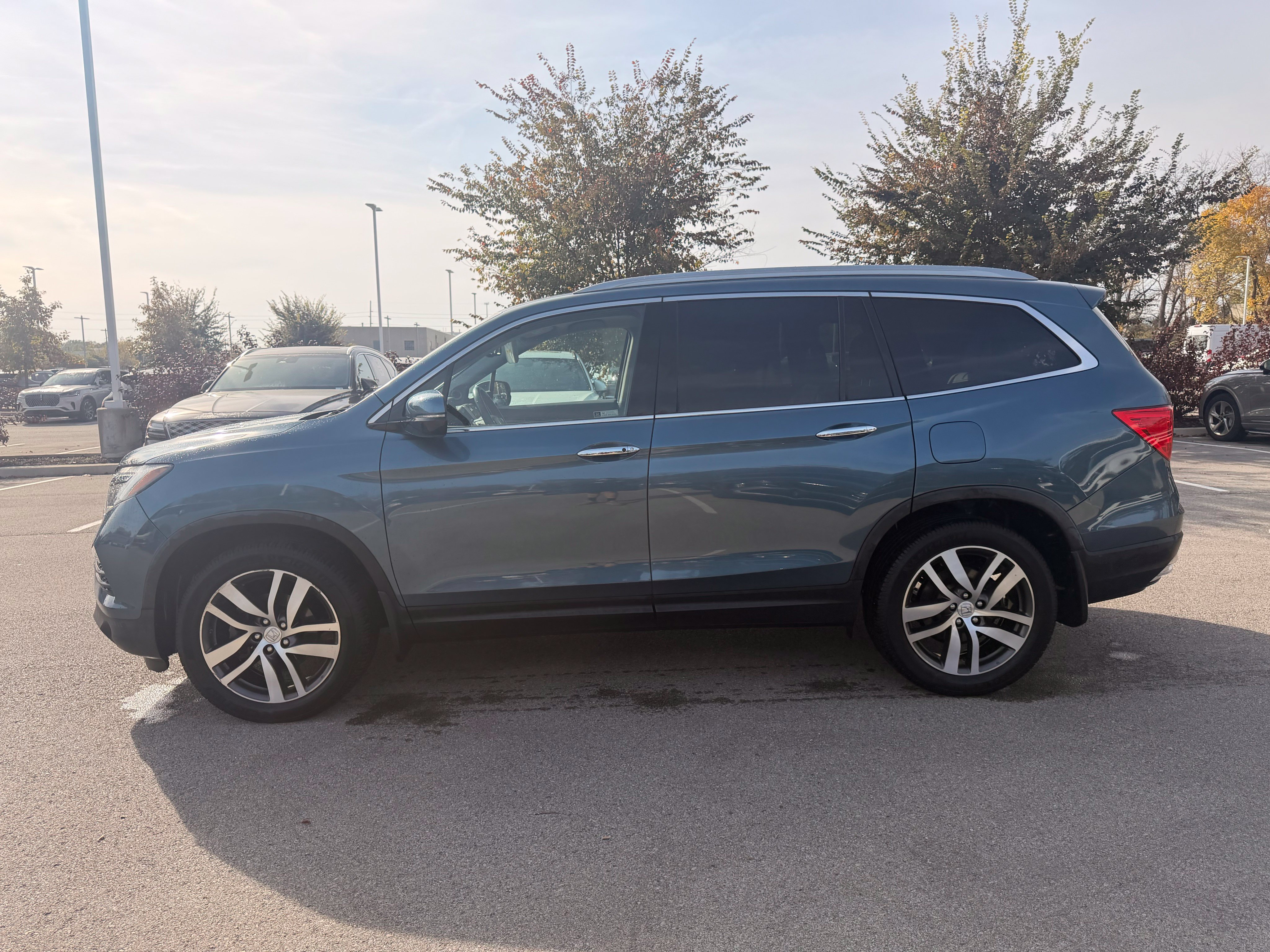 Used 2018 Honda Pilot Touring AWD SUV