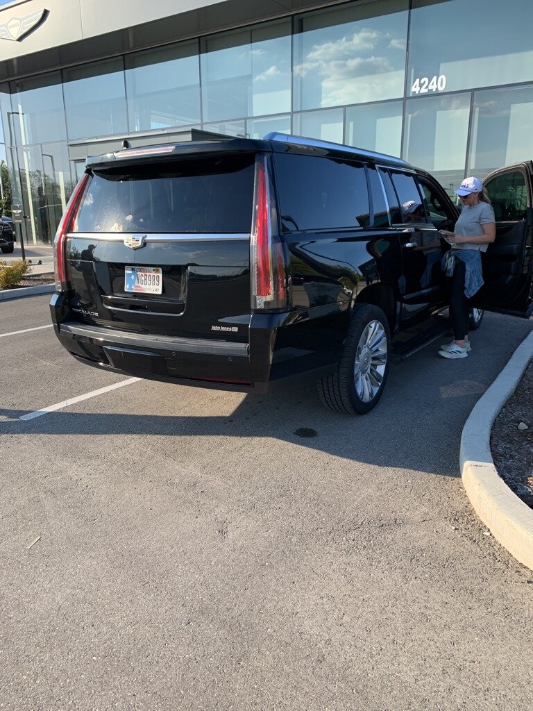 2016 Cadillac Escalade ESV Platinum photo 3