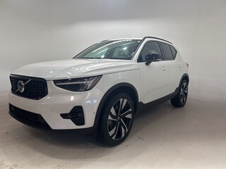 2024 Volvo XC40 B5 Plus Dark SUV