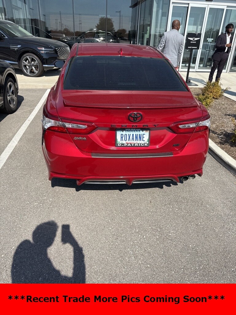 2020 Toyota Camry SE photo 3