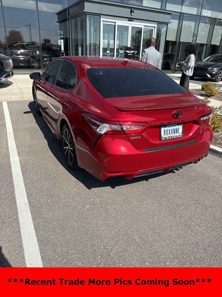 2020 Toyota Camry SE photo 2