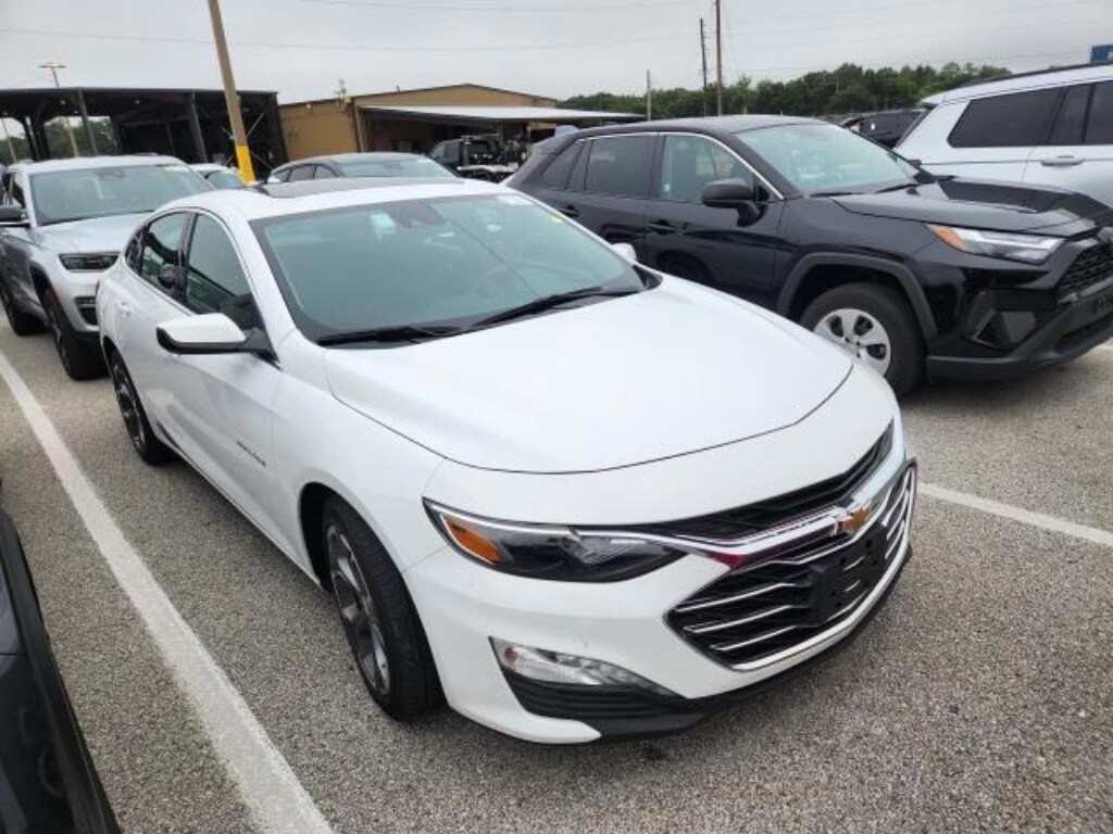 2024 Chevrolet Malibu 1LT photo 3