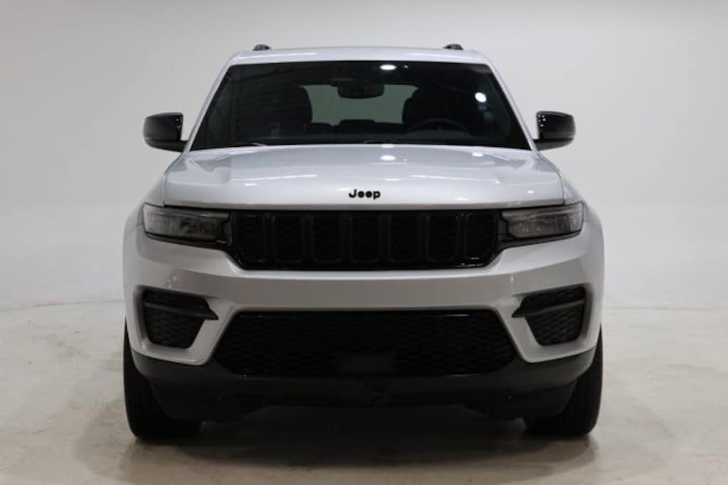 Used 2023 Jeep Grand Cherokee Laredo SUV