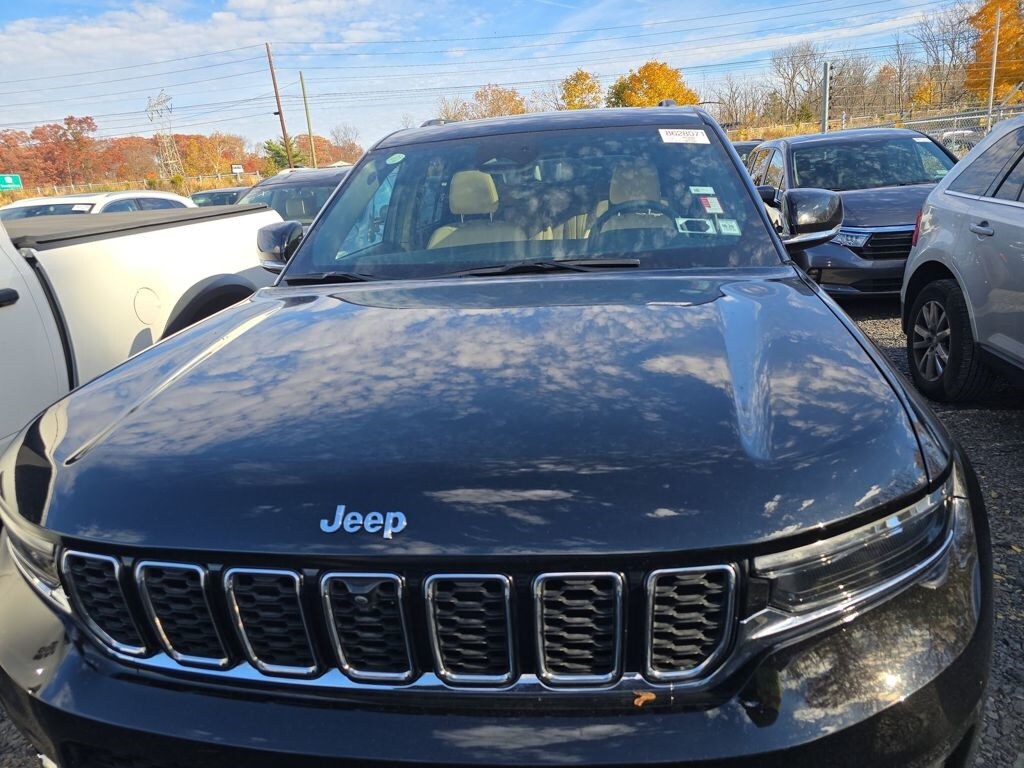 2023 Jeep Grand Cherokee Limited photo 2