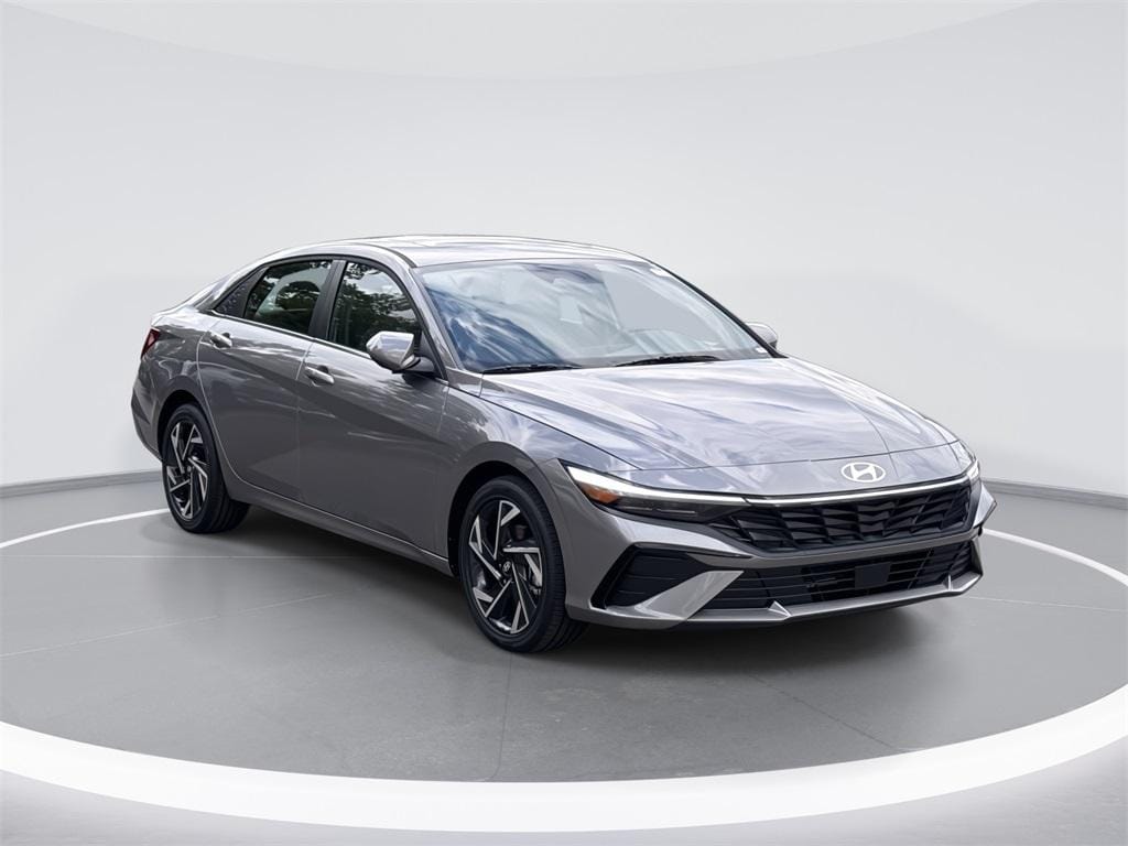 2025 Hyundai Elantra SEL's photo