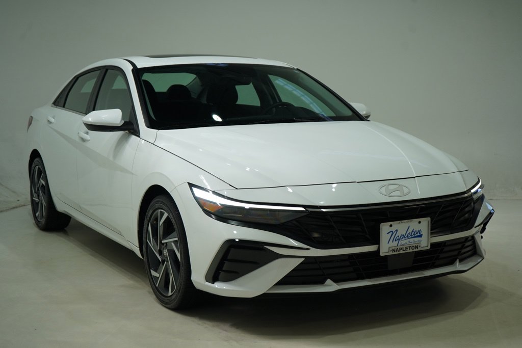 Used 2025 Hyundai Elantra SEL Convenience Sedan
