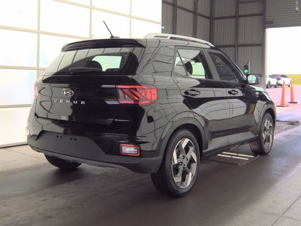 Used 2025 Hyundai Venue SEL SUV