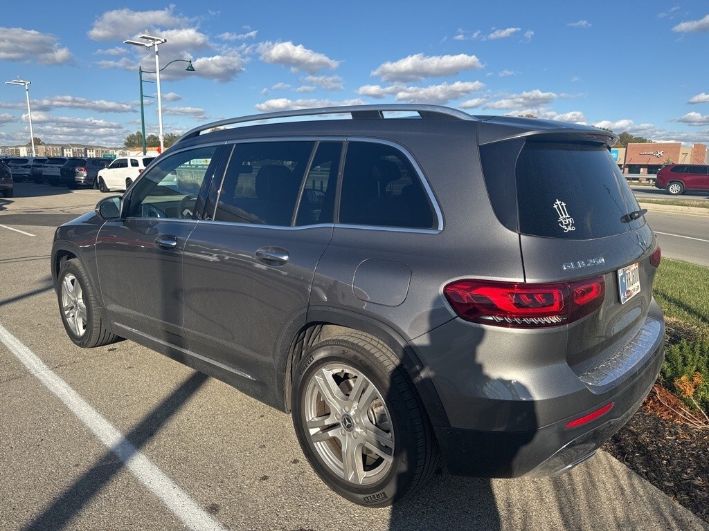 2020 Mercedes Benz GLB 250 4MATIC photo 2