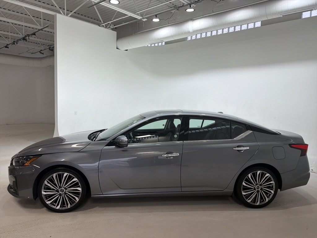 Used 2023 Nissan Altima 2.5 SL Sedan
