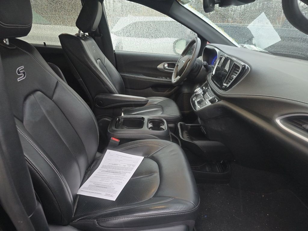 Used 2022 Chrysler Pacifica Touring L Van Passenger Van