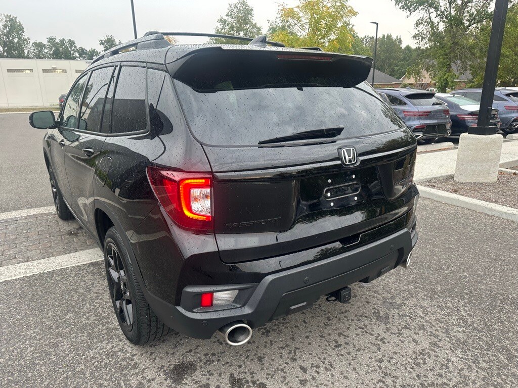 2024 Honda Passport Black Edition photo 2