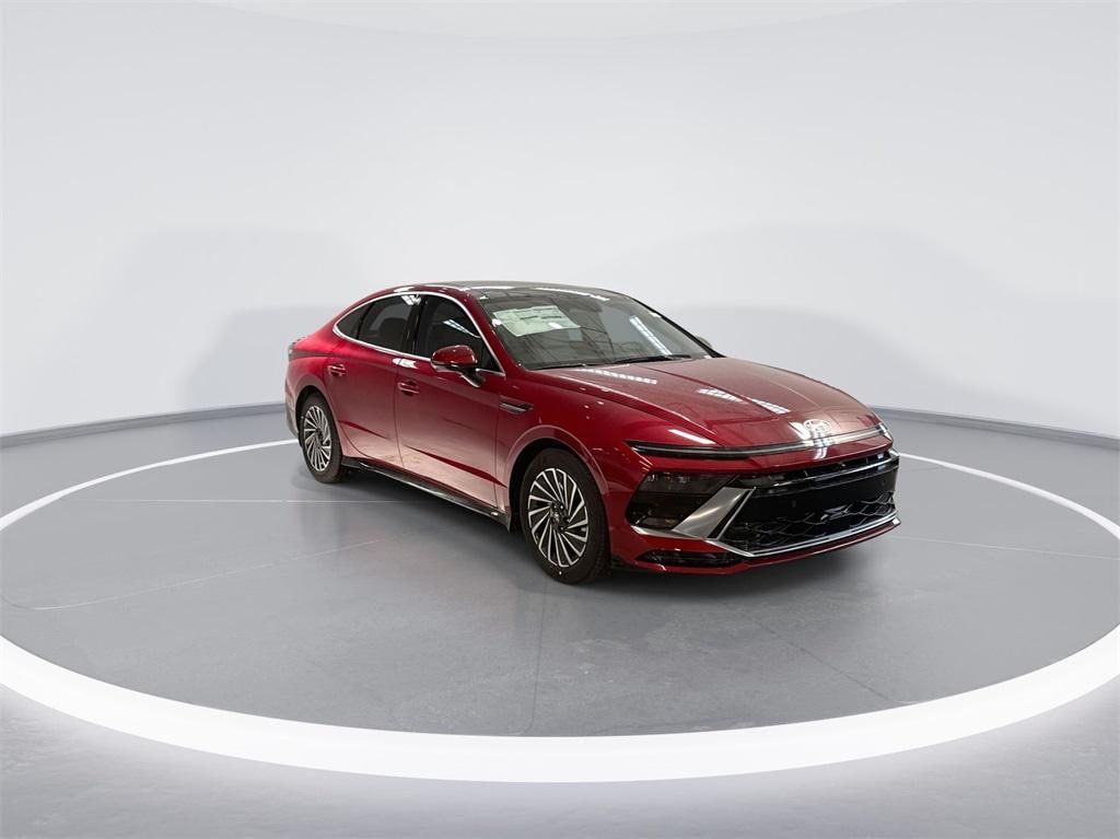 New 2025 Hyundai Sonata Hybrid Limited Sedan