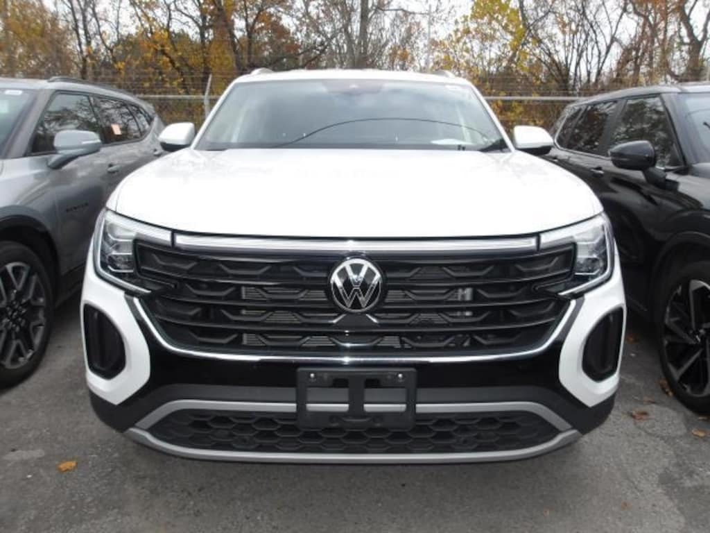 Used 2025 Volkswagen Atlas Cross Sport 2.0T SE w/Technology SUV