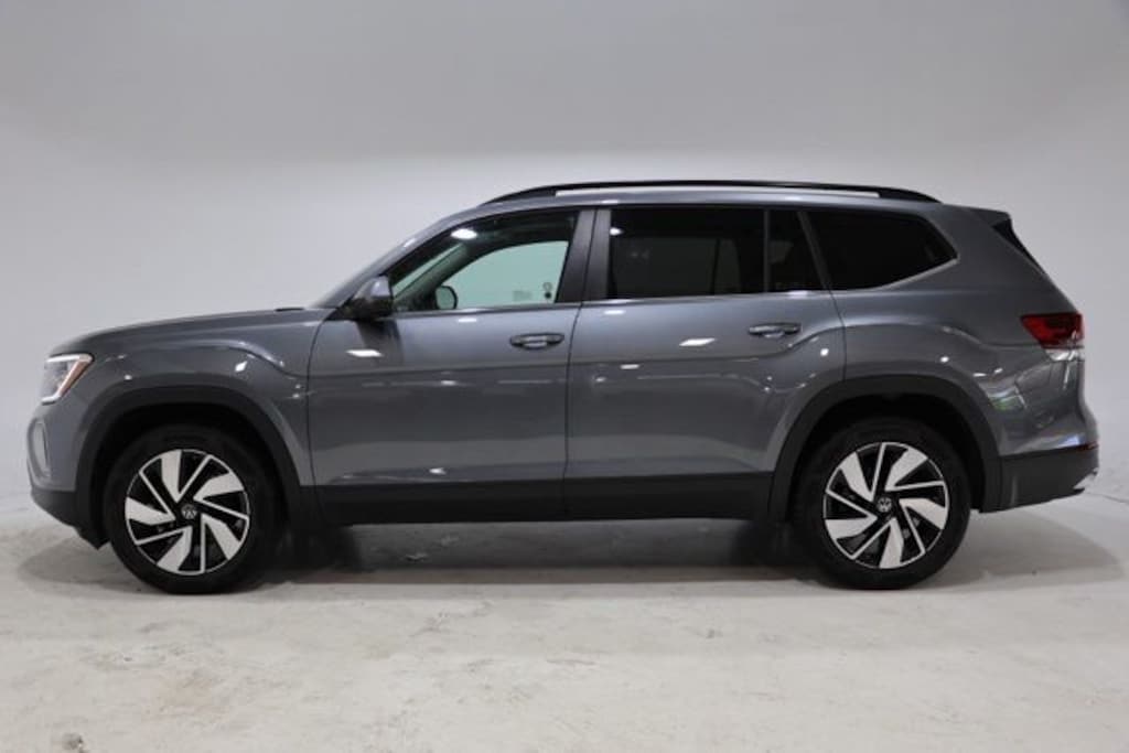Used 2025 Volkswagen Atlas 2.0T SE w/Technology SUV