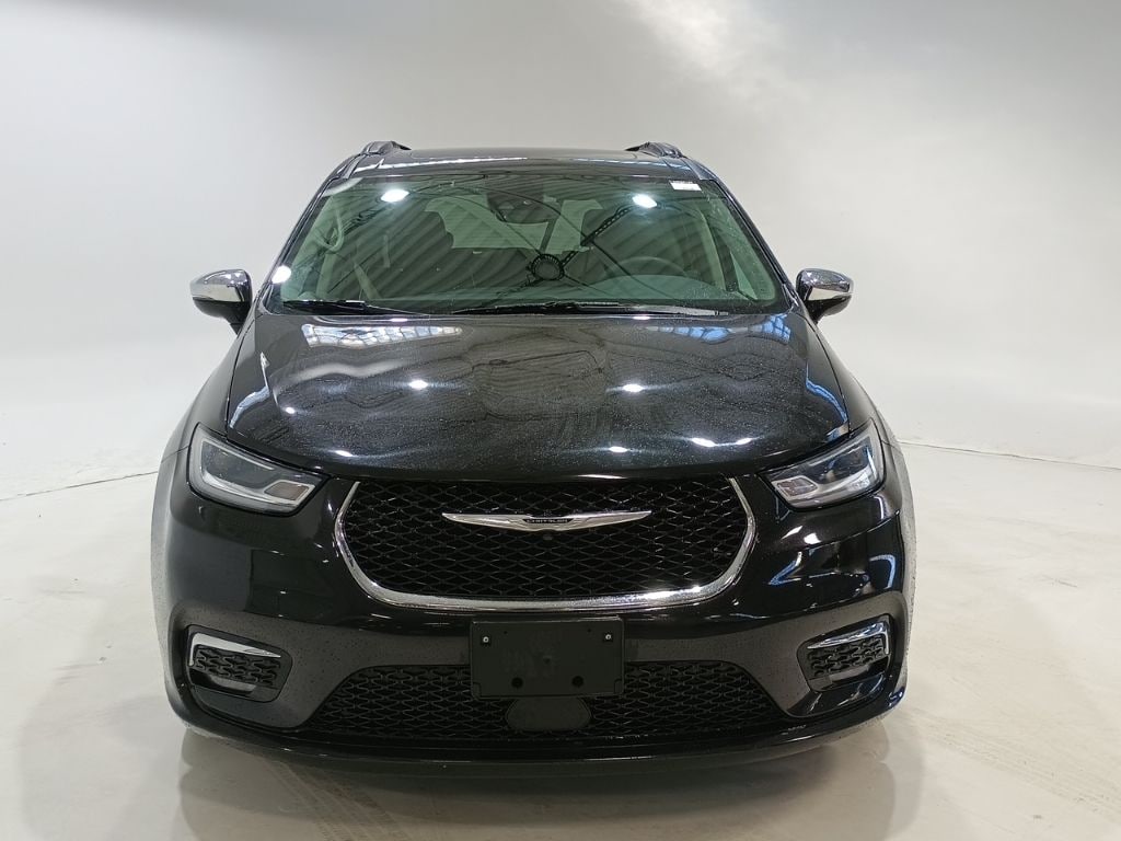 Used 2023 Chrysler Pacifica Limited Van Passenger Van