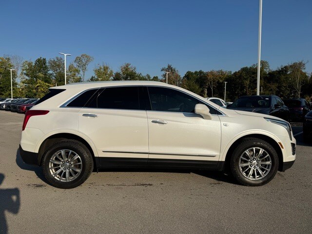 2017 Cadillac XT5 Luxury photo 2
