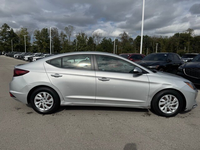 2019 Hyundai Elantra SE photo 2