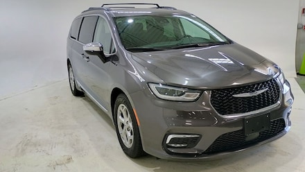 2023 Chrysler Pacifica Limited Van Passenger Van