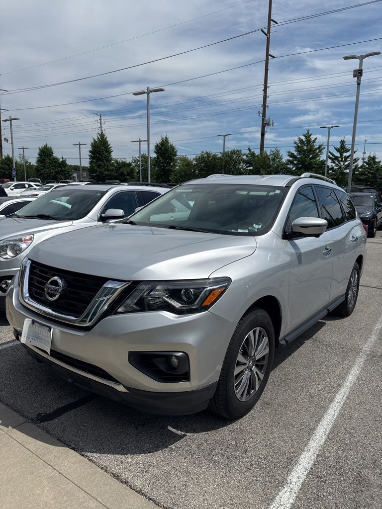 2019 Nissan Pathfinder SL 4WD's photo