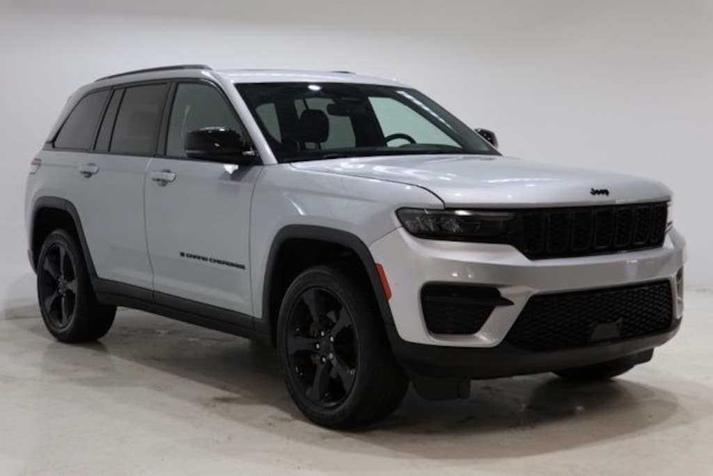 Used 2023 Jeep Grand Cherokee Laredo SUV