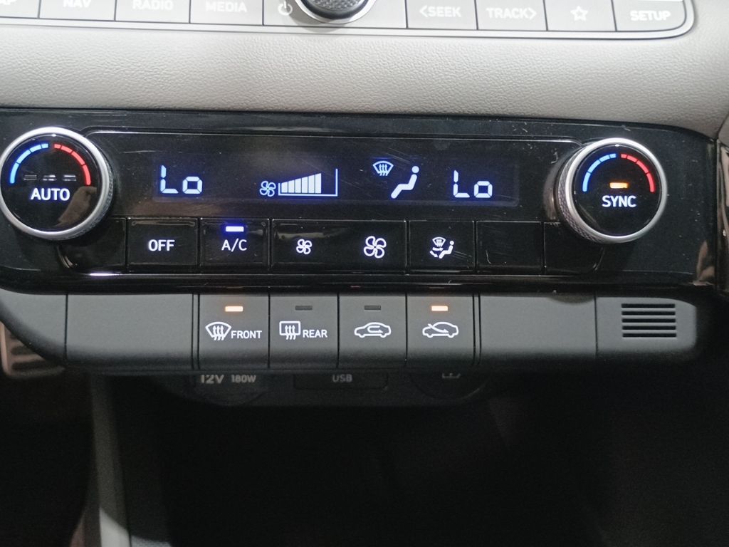 2025 Hyundai Elantra Blue - Photo 23