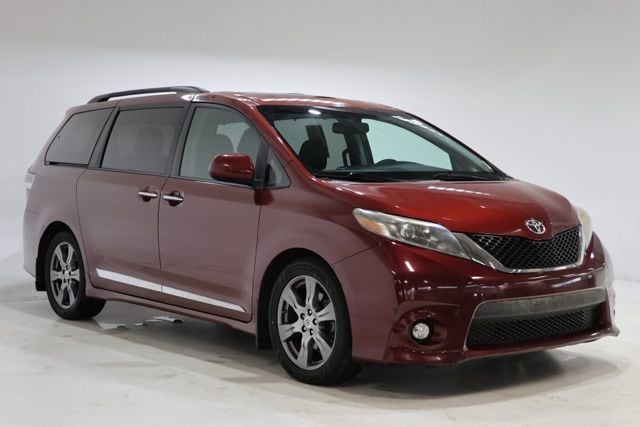 2017 Toyota Sienna SE V6 8-Passenger's photo