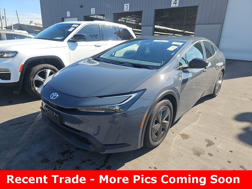 2025 Toyota Prius Limited's photo