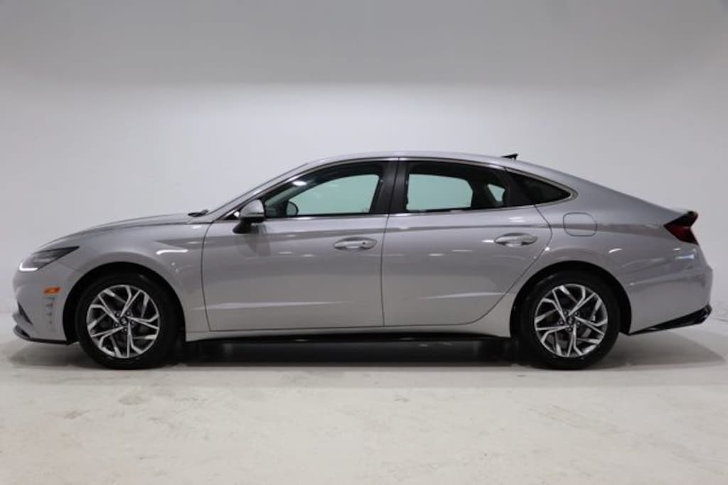 Used 2023 Hyundai Sonata SEL Sedan