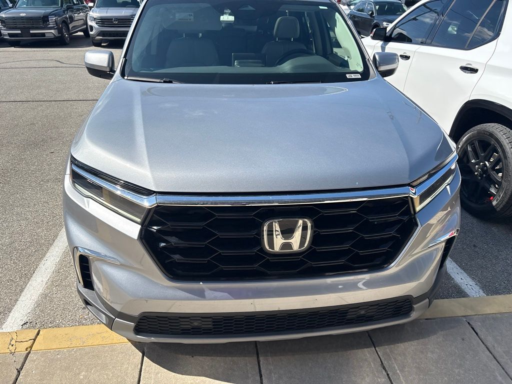 2023 Honda Pilot Touring AWD's photo