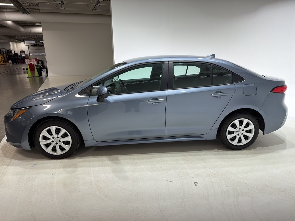 2025 Toyota Corolla LE's photo