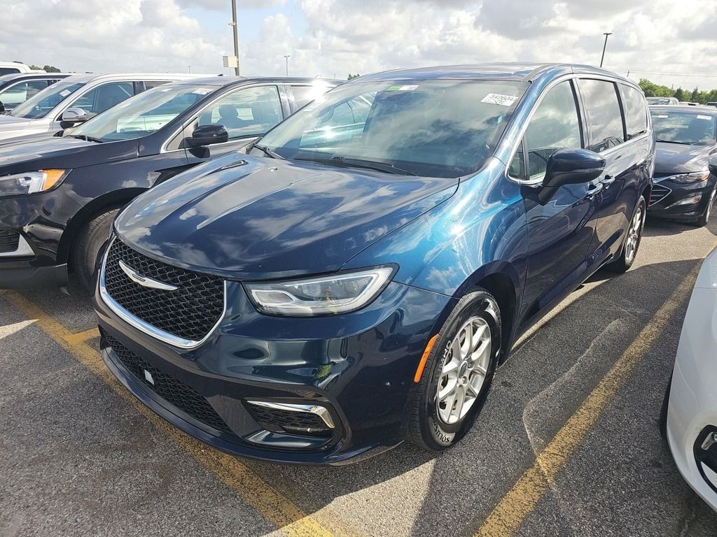 Used 2023 Chrysler Pacifica Touring L Van Passenger Van